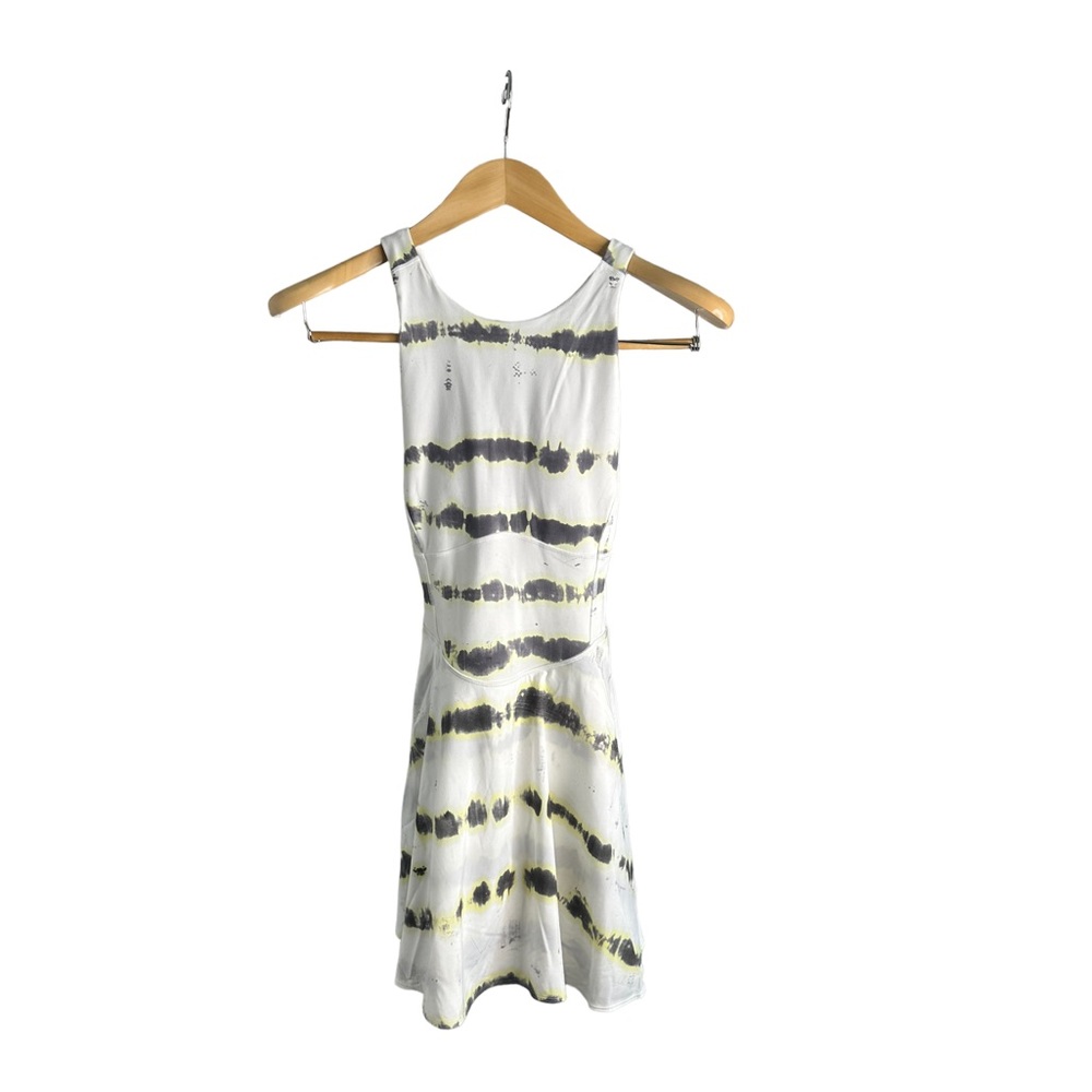 Lululemon funky tennis 🎾 dress, tags on, this will not last! Size 4!